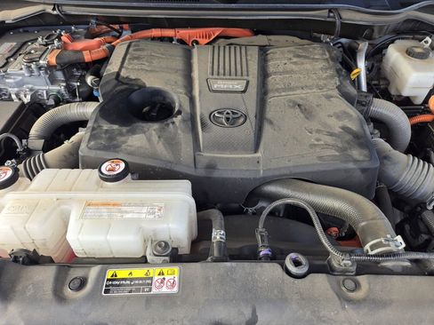 Used 2024 Toyota Sequoia 4WD image 31