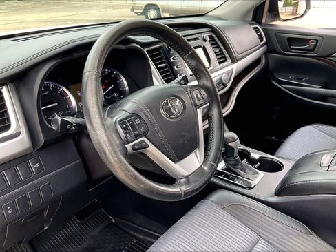 Used 2015 Toyota Highlander Plus FWD image 20