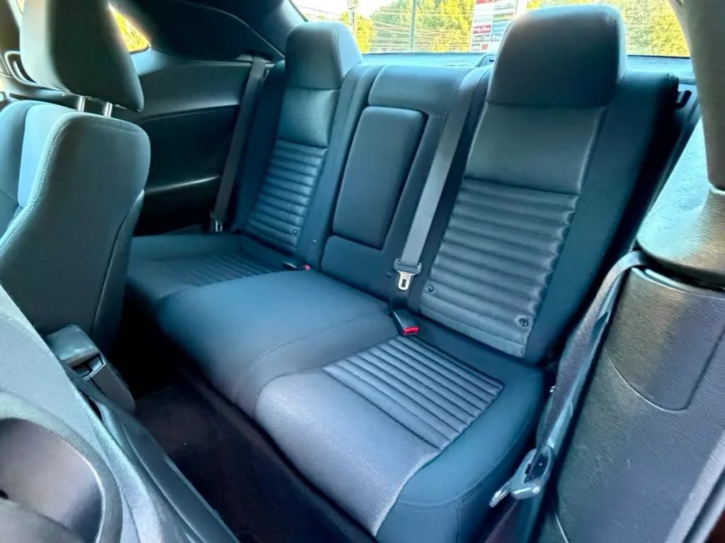 Used 2014 Dodge Challenger SXT RWD image 19