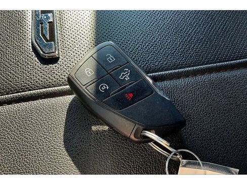 Used 2024 GMC Sierra 2500 AT4 image 11