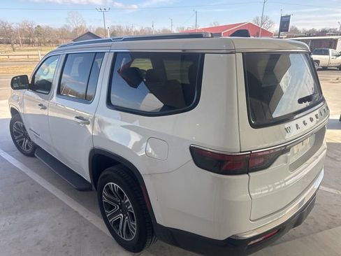 Used 2024 Jeep Wagoneer Series II w/ Flexible Seating Group image 3