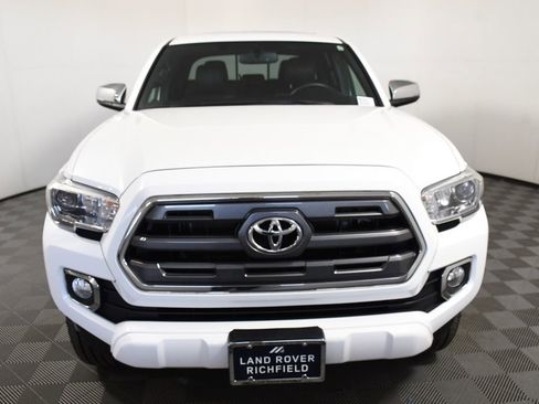 Used 2017 Toyota Tacoma Limited w/ Tow Package image 10