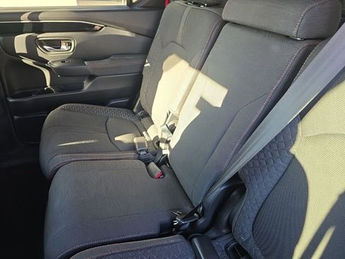 Used 2025 Honda Pilot Sport image 19