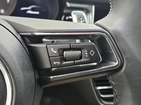Certified 2025 Porsche Macan image 20