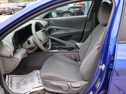 Used 2023 Hyundai Elantra SEL w/ Preferred Accessory Package FWD image 20