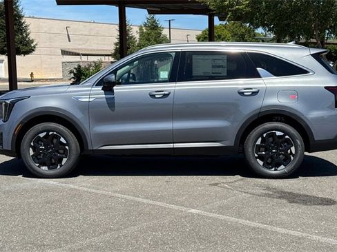 New 2025 Kia Sorento S image 10