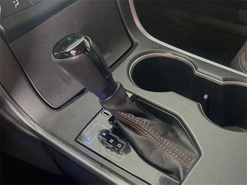 Used 2017 Toyota Camry SE image 17