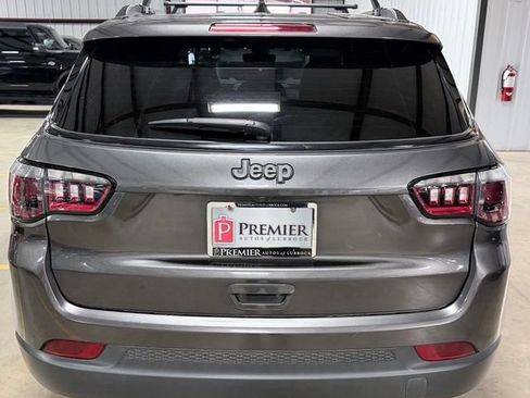Used 2021 Jeep Compass Latitude FWD image 3