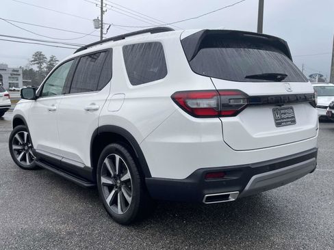 Certified 2025 Honda Pilot Touring image 3