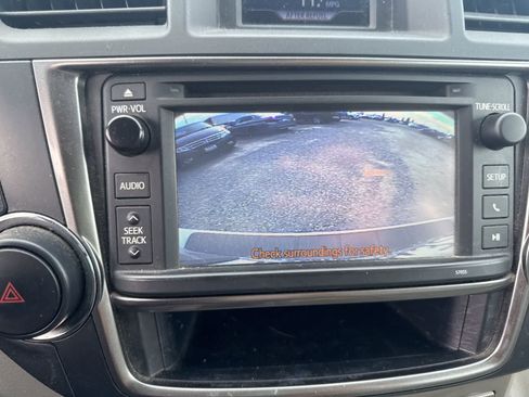 Used 2013 Toyota Highlander Plus image 25