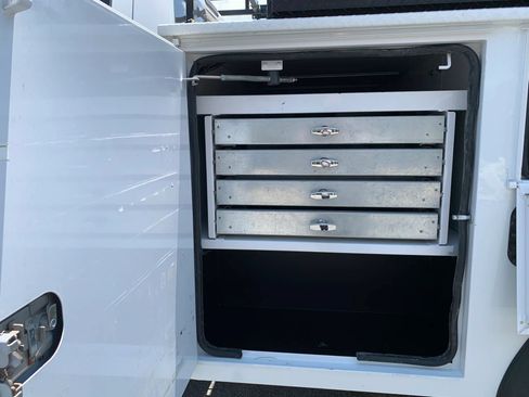Used 2016 Ford F550 4x4 SuperCab Super Duty image 31