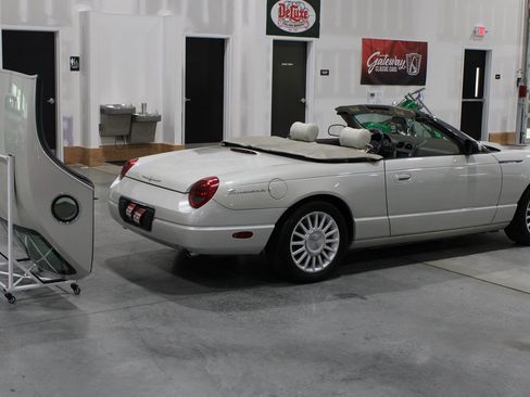 Used 2005 Ford Thunderbird 50th Anniversary RWD image 4