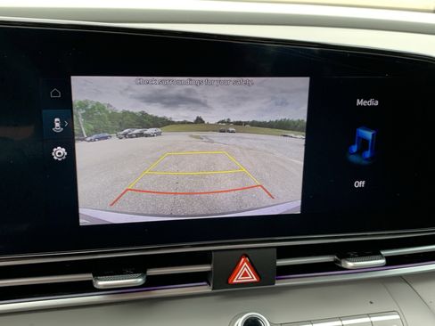 Used 2024 Hyundai Elantra SEL FWD image 21