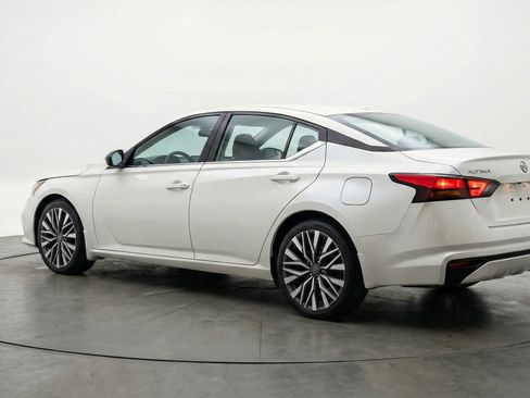 Used 2025 Nissan Altima 2.5 SV FWD image 6