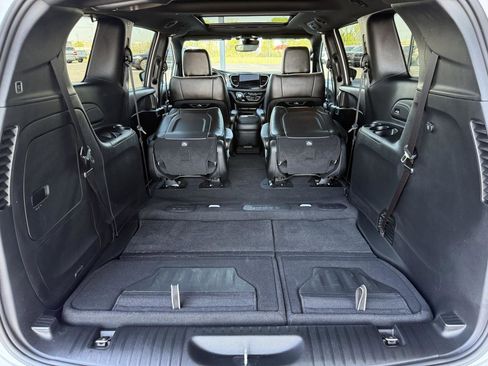 Used 2023 Chrysler Pacifica Limited w/ S Appearance Package image 50