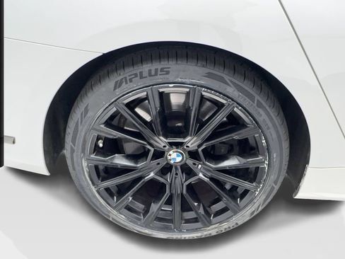 Used 2022 BMW 740i w/ Luxury Rear Seating Package RWD image 16
