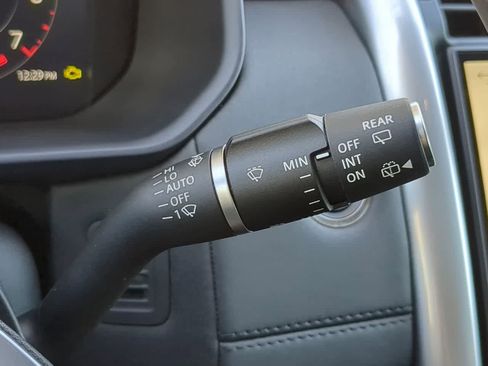 Certified 2024 Land Rover Discovery S image 27