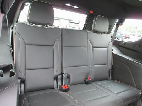 Certified 2023 GMC Yukon SLT w/ SLT Luxury Package image 24