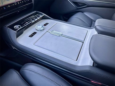 New 2025 Lincoln Navigator Reserve w/ Jet Appearance Package image 34