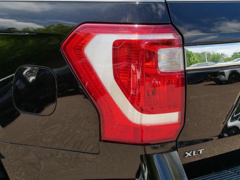 Used 2021 Ford Expedition XLT AWD/4WD image 17