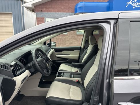 Used 2025 Honda Odyssey Elite image 10