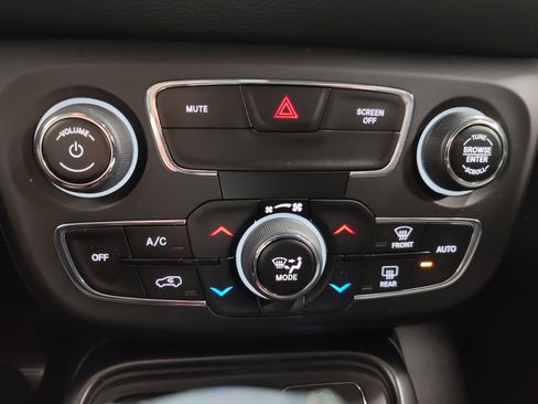 Used 2020 Jeep Compass Trailhawk w/ Cold Weather Group image 17