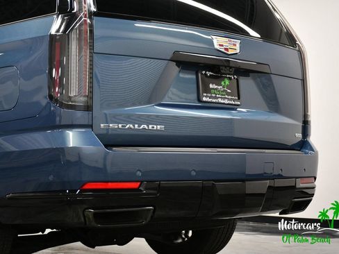 Used 2025 Cadillac Escalade Sport Platinum AWD/4WD image 10