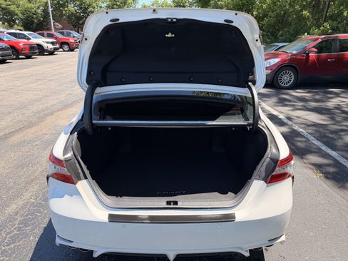 Used 2018 Toyota Camry XSE FWD image 13