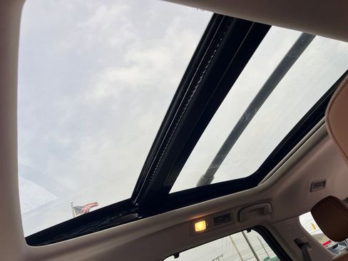 Used 2024 Nissan Pathfinder Platinum image 22