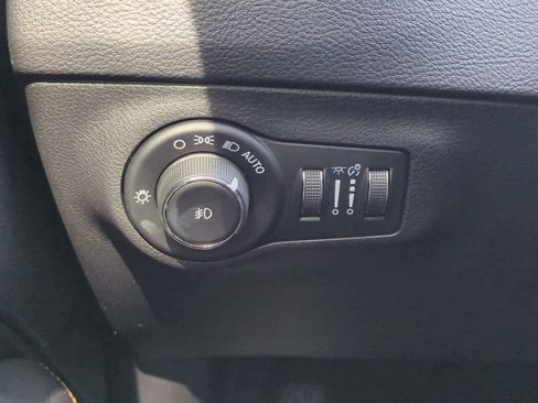 Used 2017 Jeep Compass Latitude w/ Popular Equipment Group image 18