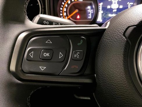 Used 2025 Jeep Gladiator Rubicon AWD/4WD image 18