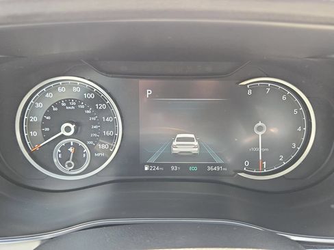 Used 2025 Genesis G70 2.5T RWD image 16