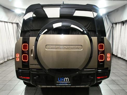 Used 2024 Land Rover Defender 130 X-Dynamic SE image 5