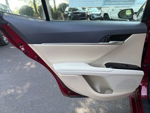 Used 2018 Toyota Camry LE w/ Convenience Package FWD image 21