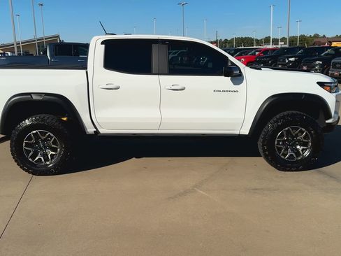 Used 2024 Chevrolet Colorado ZR2 w/ Technology Package image 8