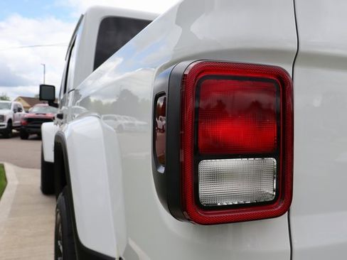 New 2025 Jeep Gladiator Sport image 30