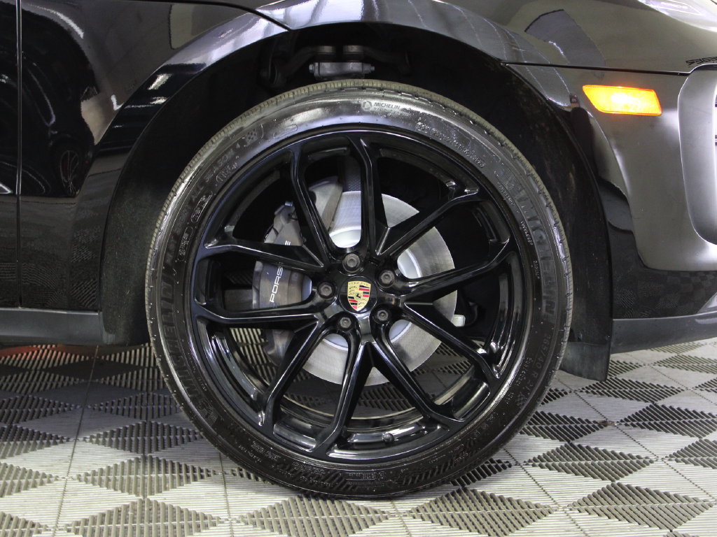 Certified 2022 Porsche Macan AWD/4WD image 16