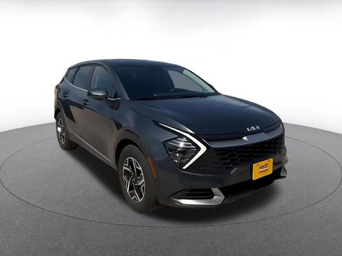 Used 2025 Kia Sportage LX FWD image 3