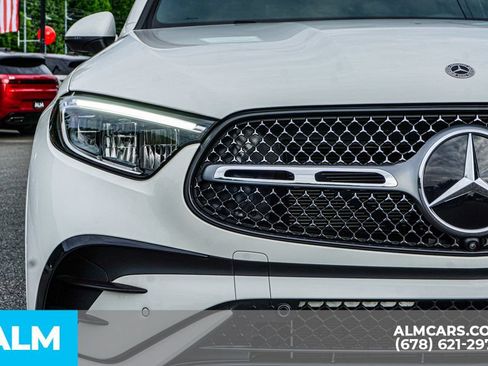 Used 2025 Mercedes-Benz GLC 350e 4MATIC image 11