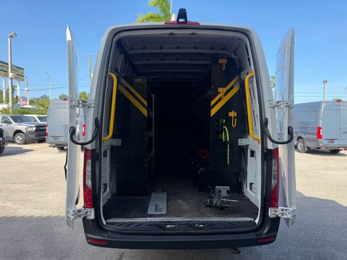 Used 2023 Mercedes-Benz Sprinter 2500 image 5