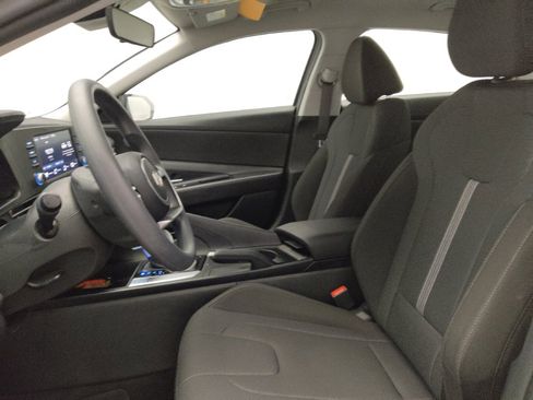 Used 2025 Hyundai Elantra SE w/ Cargo Package FWD image 17