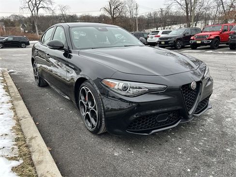 Used 2023 Alfa Romeo Giulia Veloce image 2