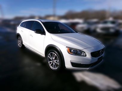 Used 2018 Volvo V60 T5 Cross Country w/ Convenience Package