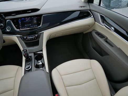 Used 2024 Cadillac XT6 Premium Luxury AWD/4WD image 11