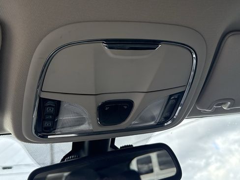 Used 2017 Jeep Cherokee Latitude w/ Safety/Convenience Group image 27