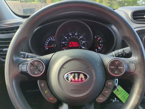Used 2018 Kia Soul FWD image 27