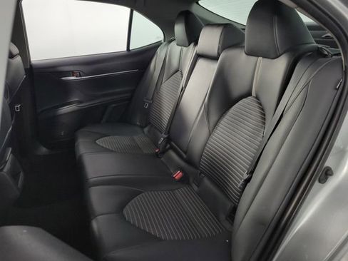 Used 2021 Toyota Camry SE image 17