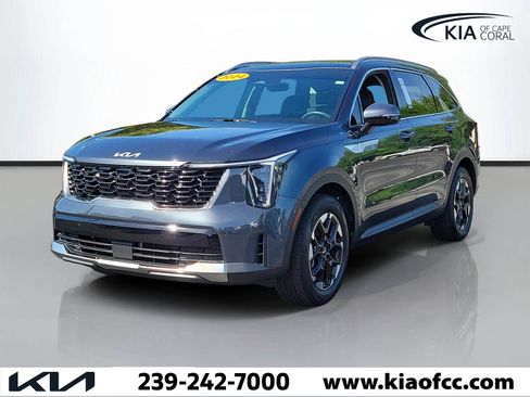 Certified 2024 Kia Sorento S w/ Panoramic Sunroof Package image 3
