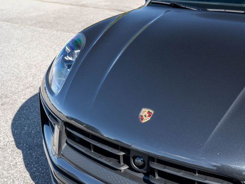 Certified 2025 Porsche Macan image 18