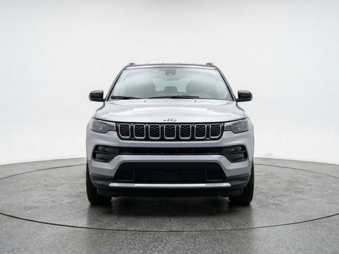 Used 2025 Jeep Compass Limited image 2